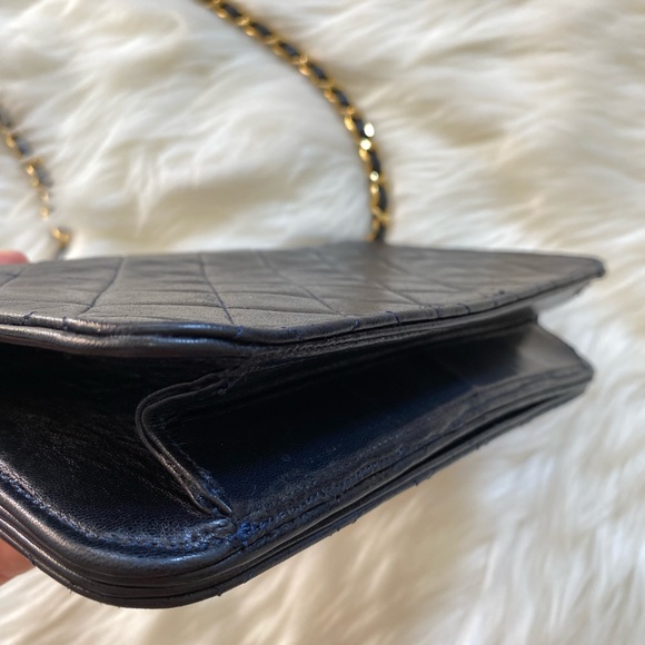 Authentic vintage Chanel coco logo wallet on chain - Picture 8 of 16